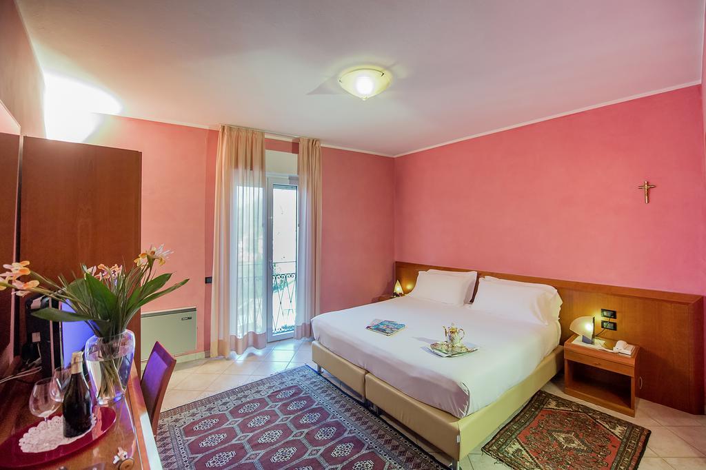 Hotel San Gerolamo Vercurago Екстериор снимка