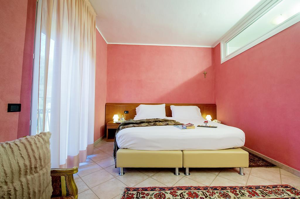 Hotel San Gerolamo Vercurago Екстериор снимка